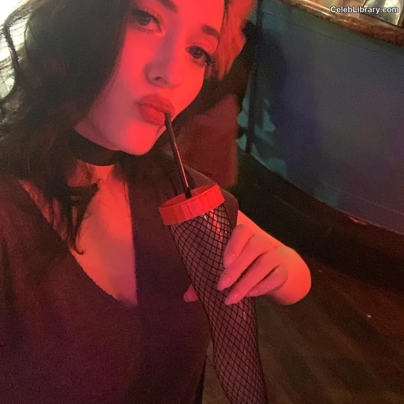 Kat Dennings photo 22 of 454