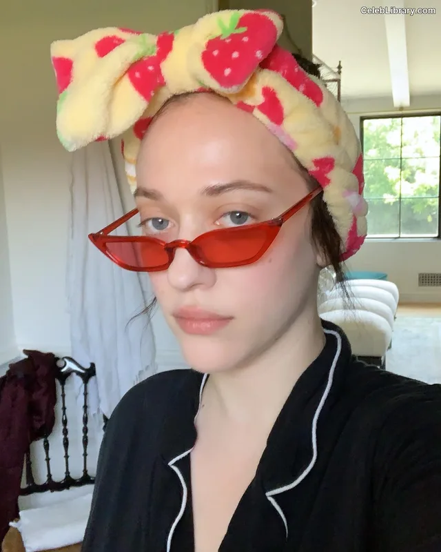 Kat Dennings photo 23 of 454