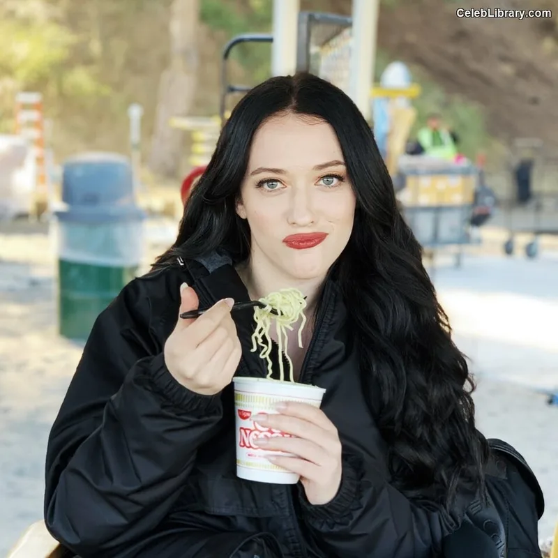 Kat Dennings photo 4 of 454