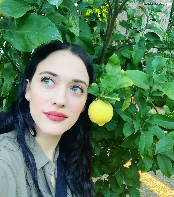 Kat Dennings photo 7 of 454