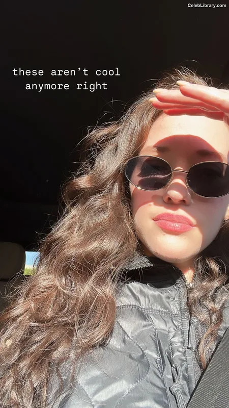 Kat Dennings photo 24 of 454