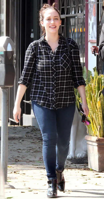 Kat Dennings photo 24 of 454