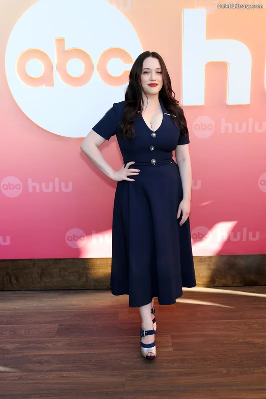 Kat Dennings photo 16 of 454
