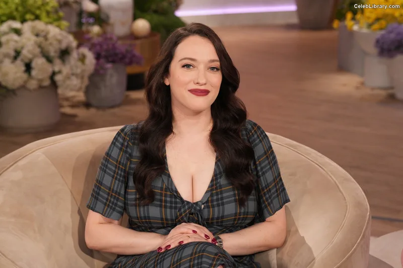 Kat Dennings photo 2 of 454
