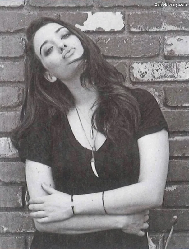Kat Dennings photo 1 of 454