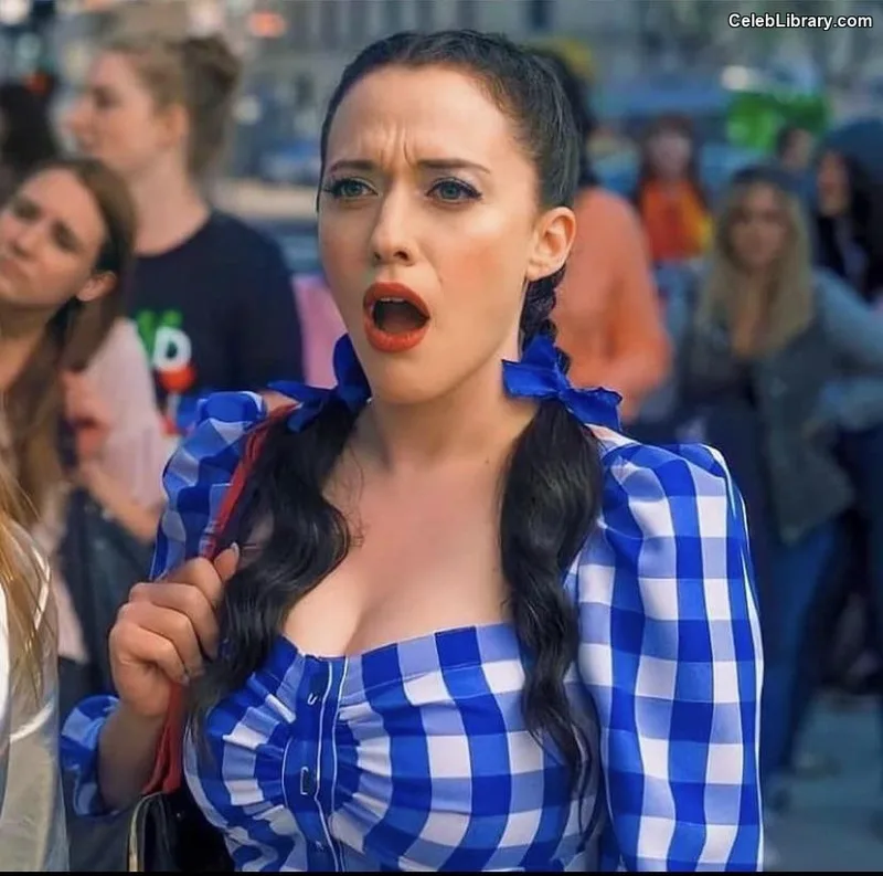 Kat Dennings photo 7 of 454
