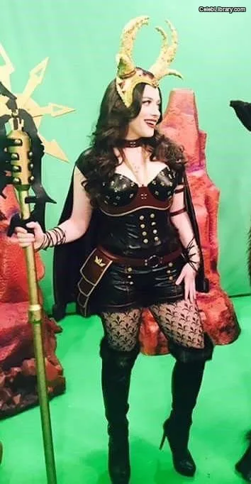 Kat Dennings photo 13 of 454
