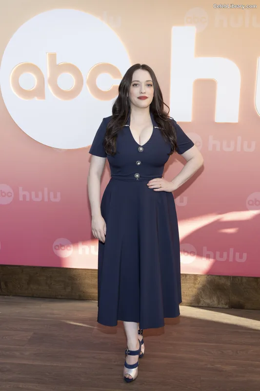 Kat Dennings photo 12 of 454