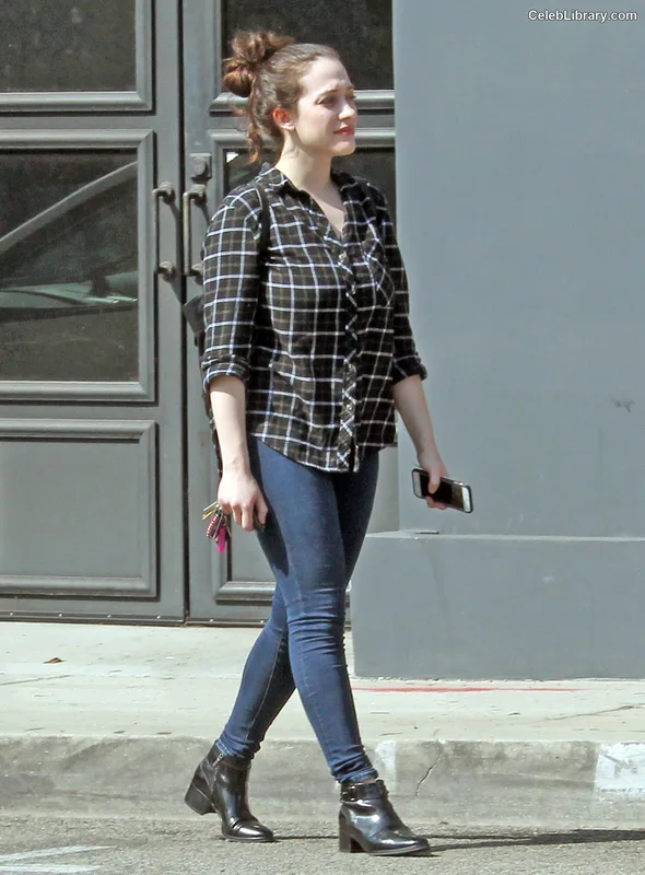 Kat Dennings photo 17 of 454