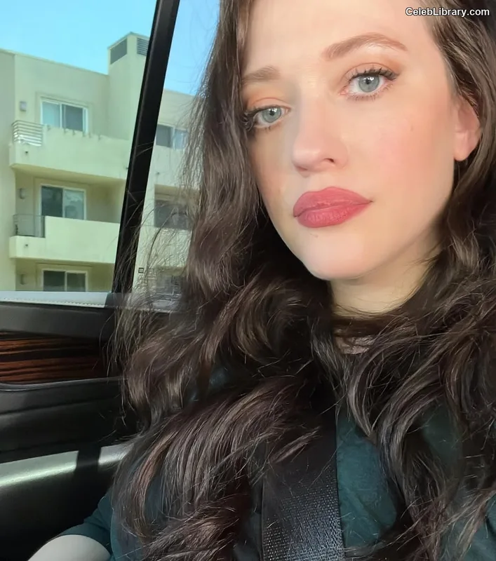 Kat Dennings photo 24 of 454