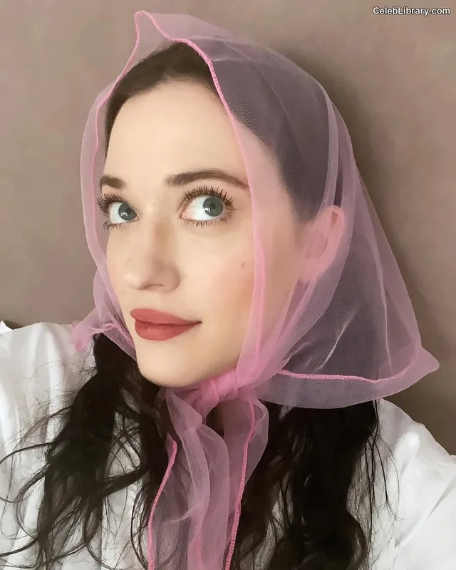 Kat Dennings photo 13 of 454
