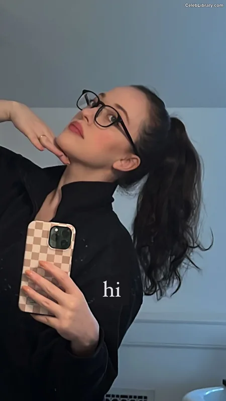 Kat Dennings photo 14 of 454