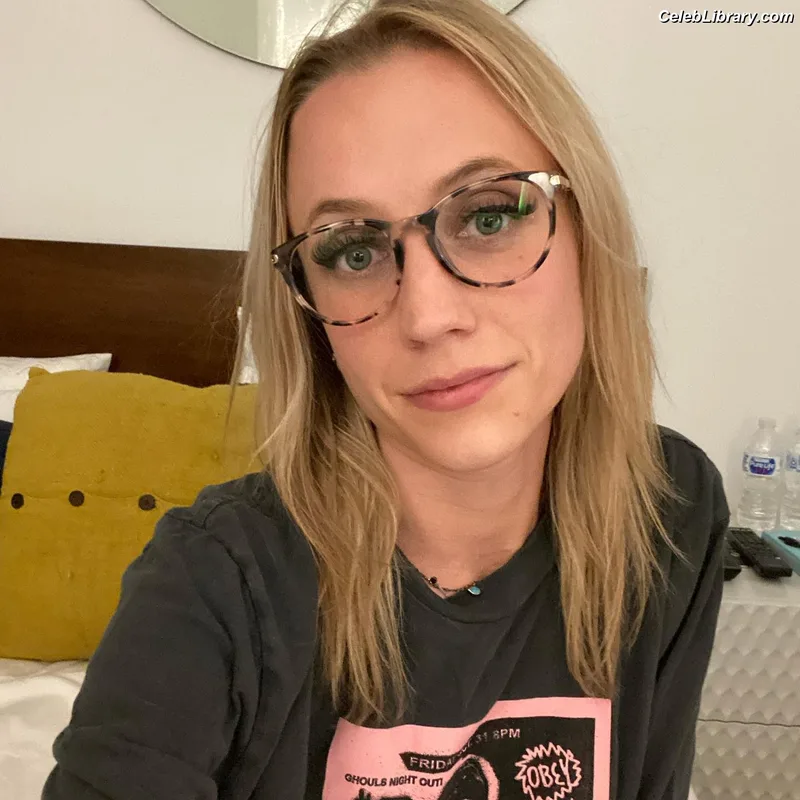 Kat Timpf photo 2 of 10