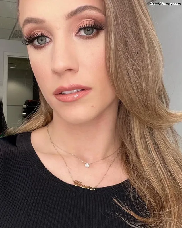 Kat Timpf photo 8 of 10