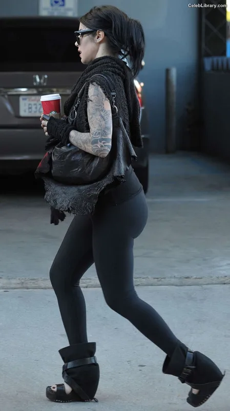 Kat Von D photo 5 of 75
