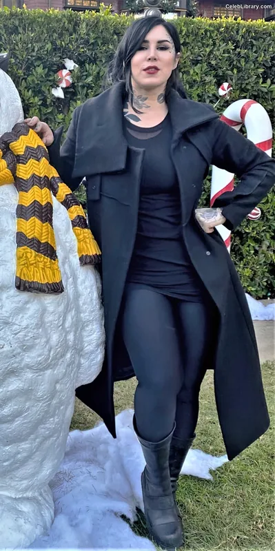Kat Von D photo 3 of 75