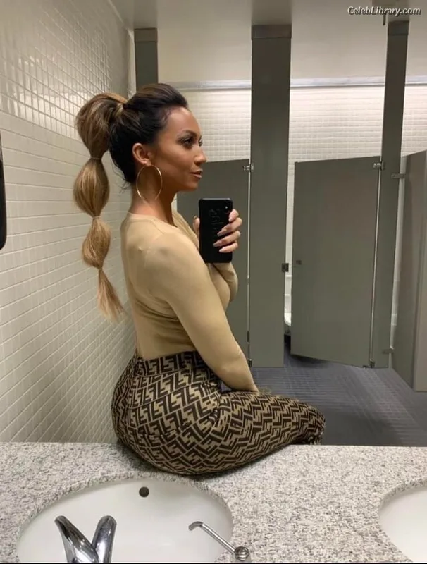 Kate Abdo photo 2 of 6