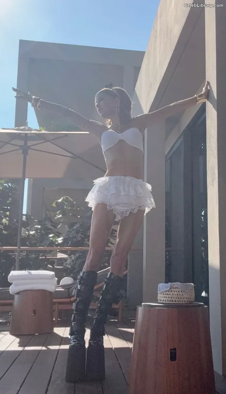Kate Beckinsale photo 22 of 580