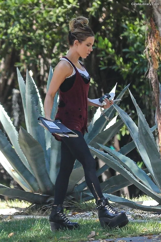 Kate Beckinsale photo 11 of 580