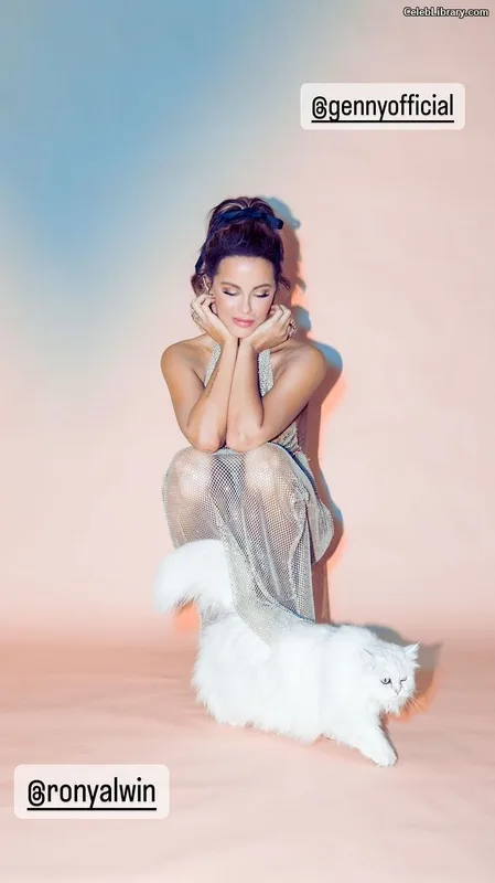 Kate Beckinsale photo 24 of 580