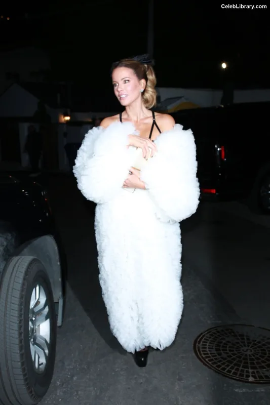 Kate Beckinsale photo 1 of 580