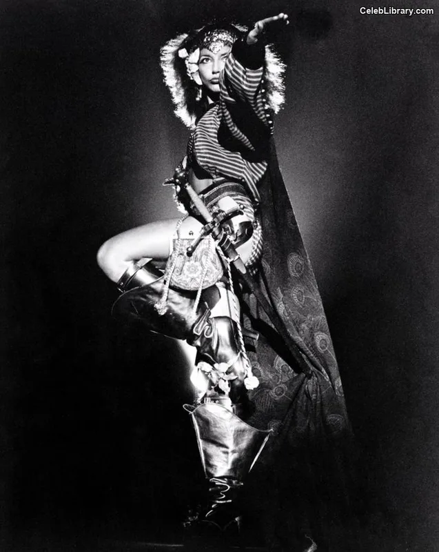 Kate Bush photo 1 of 73