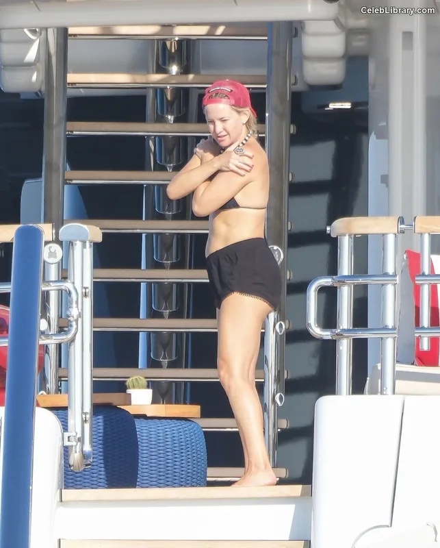 Kate Hudson photo 1 of 712