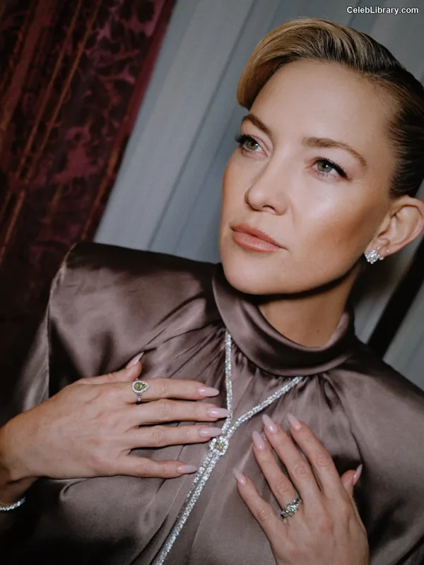 Kate Hudson photo 1 of 712