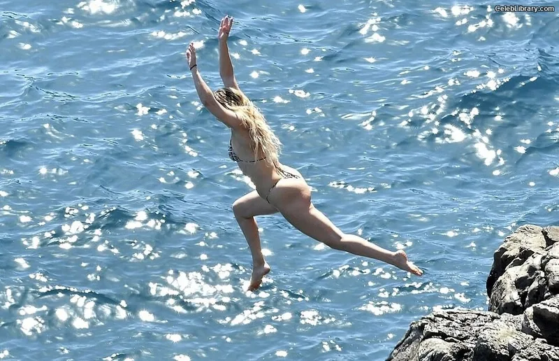 Kate Hudson photo 1 of 712