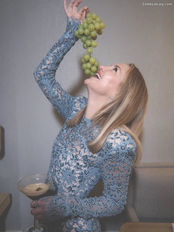 Kate Hudson photo 1 of 712