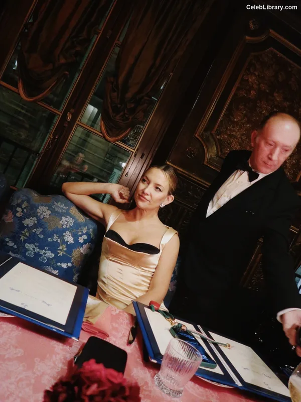 Kate Hudson photo 1 of 712