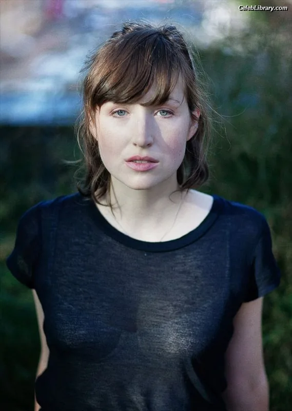 Kate Lyn Sheil photo 1 of 22