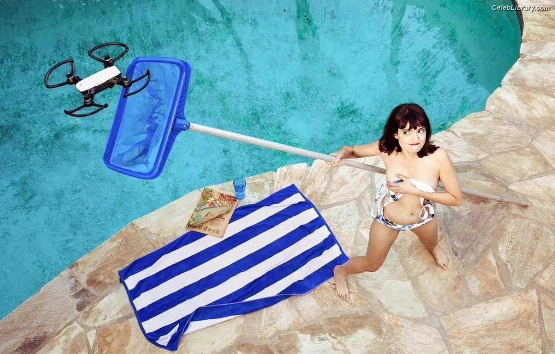 Kate Micucci photo 2 of 72