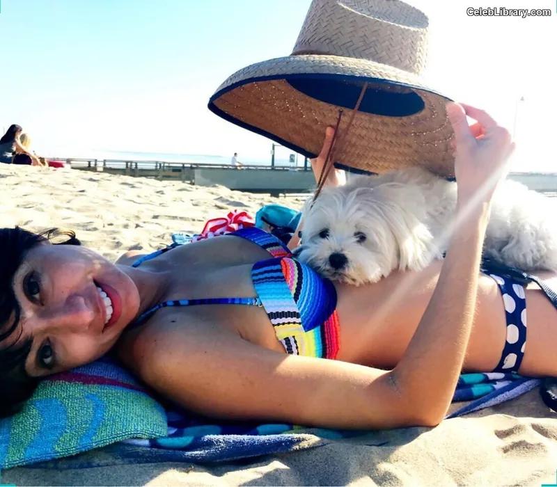Kate Micucci photo 3 of 73
