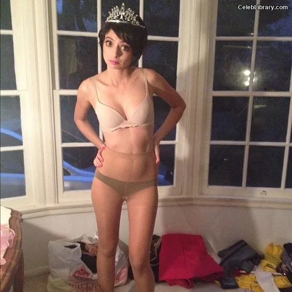 Kate Micucci photo 6 of 73