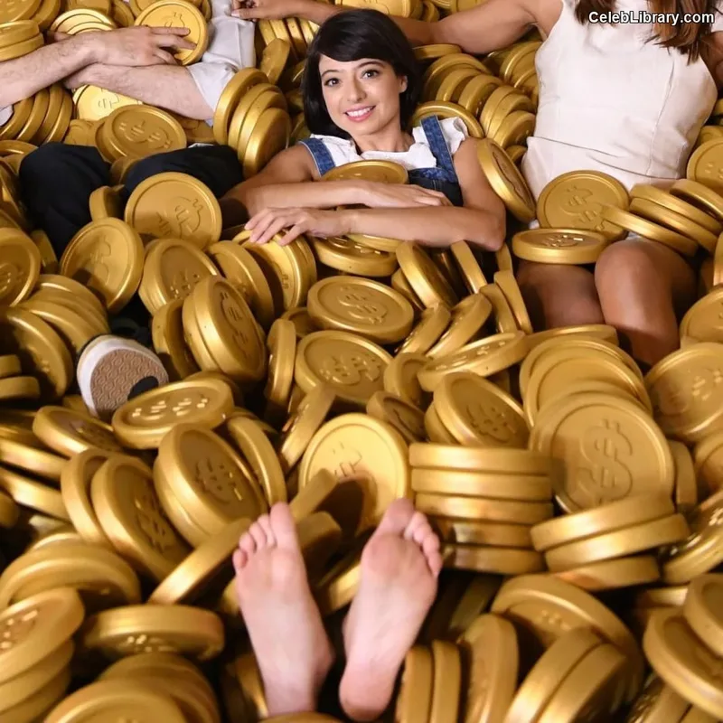 Kate Micucci photo 11 of 73