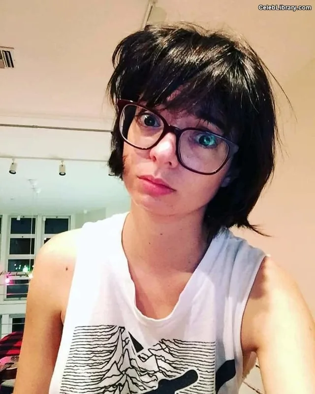 Kate Micucci photo 5 of 73