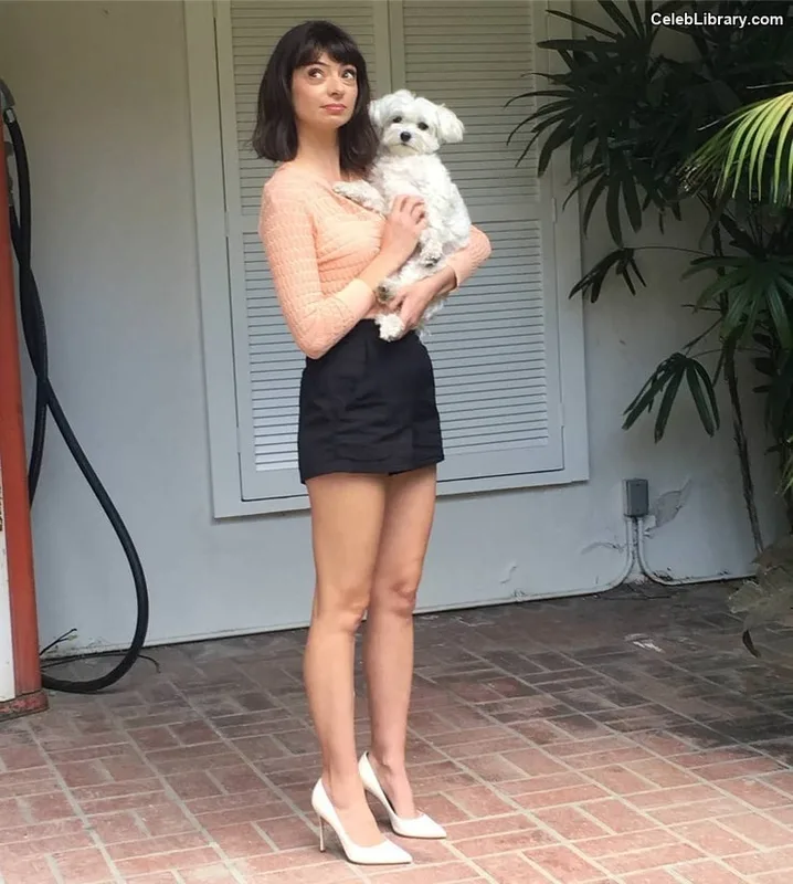 Kate Micucci photo 10 of 73