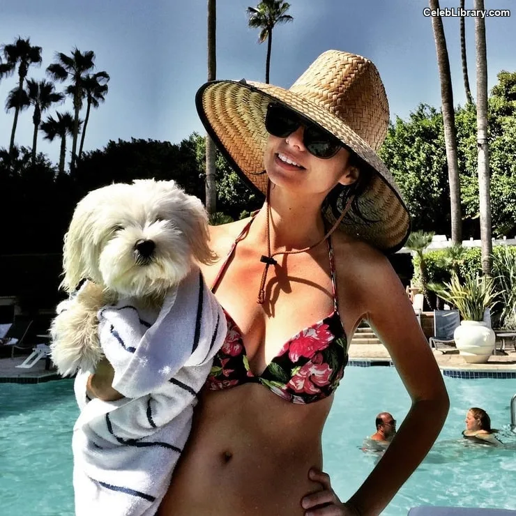 Kate Micucci photo 14 of 73