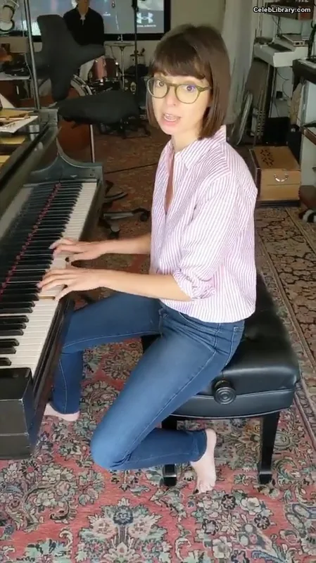 Kate Micucci photo 14 of 73