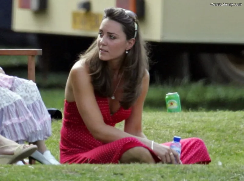 Kate Middleton photo 5 of 185