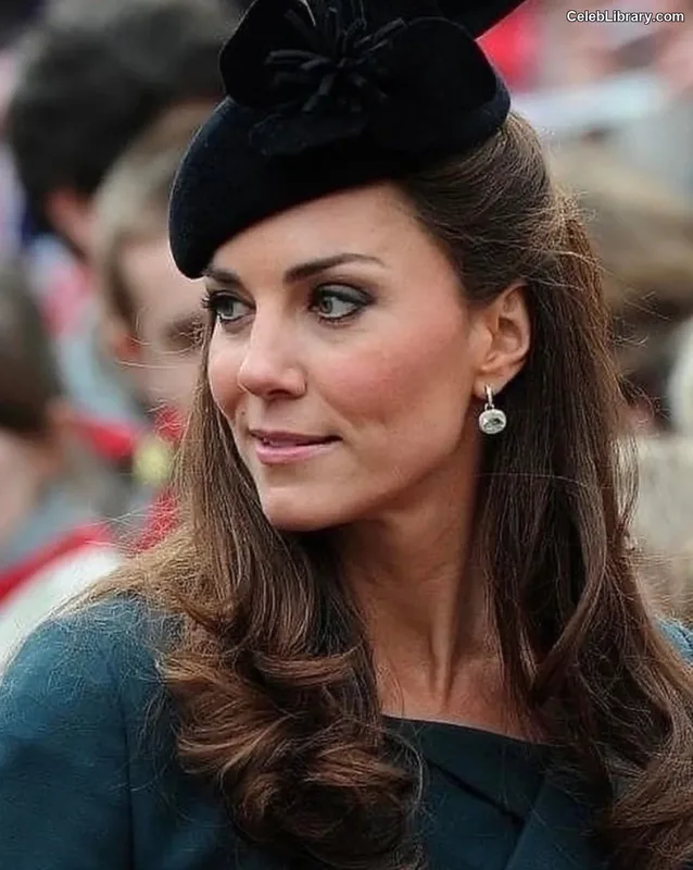 Kate Middleton photo 5 of 185