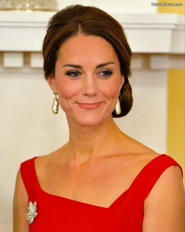 Kate Middleton photo 6 of 185