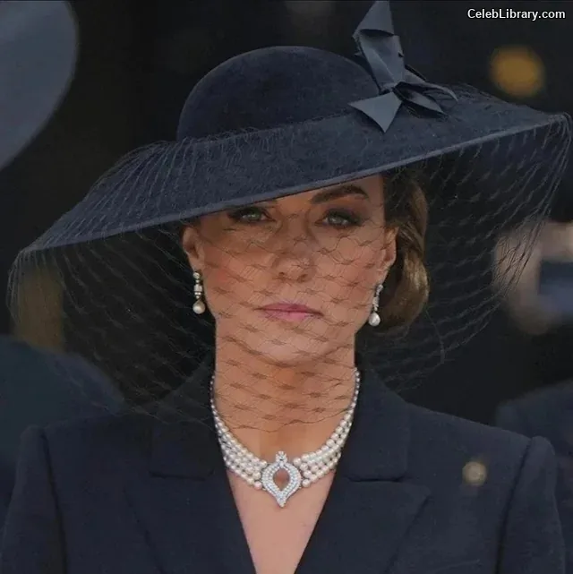 Kate Middleton photo 14 of 185