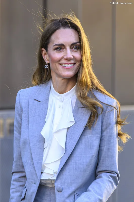 Kate Middleton photo 3 of 185