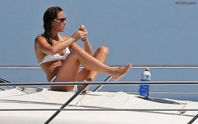 Kate Middleton photo 16 of 185