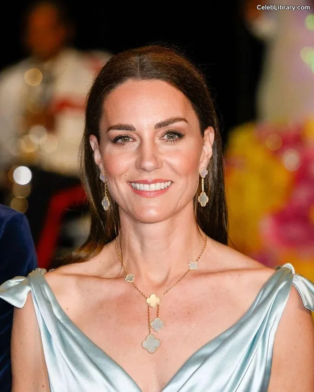 Kate Middleton photo 4 of 185