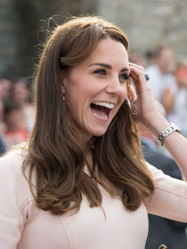 Kate Middleton photo 6 of 185