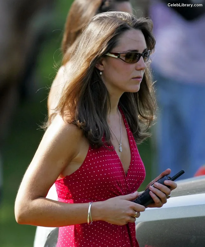 Kate Middleton photo 7 of 185