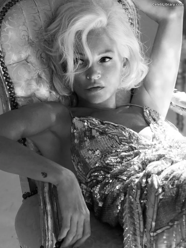 Kate Moss photo 13 of 173